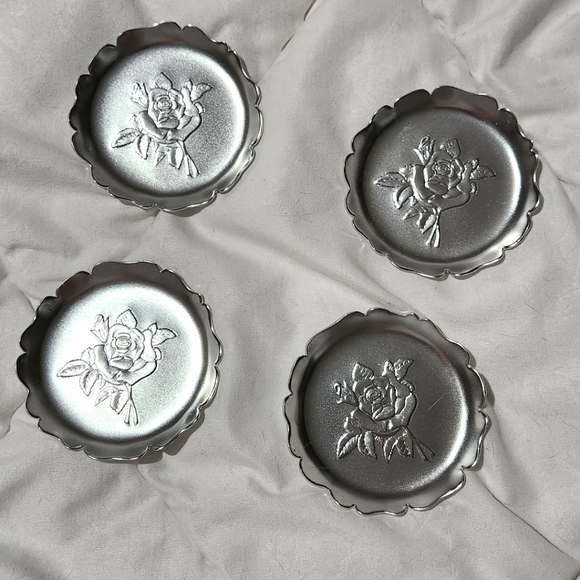 Set of 4 rose engraved coasters. - Picture 3 of 8